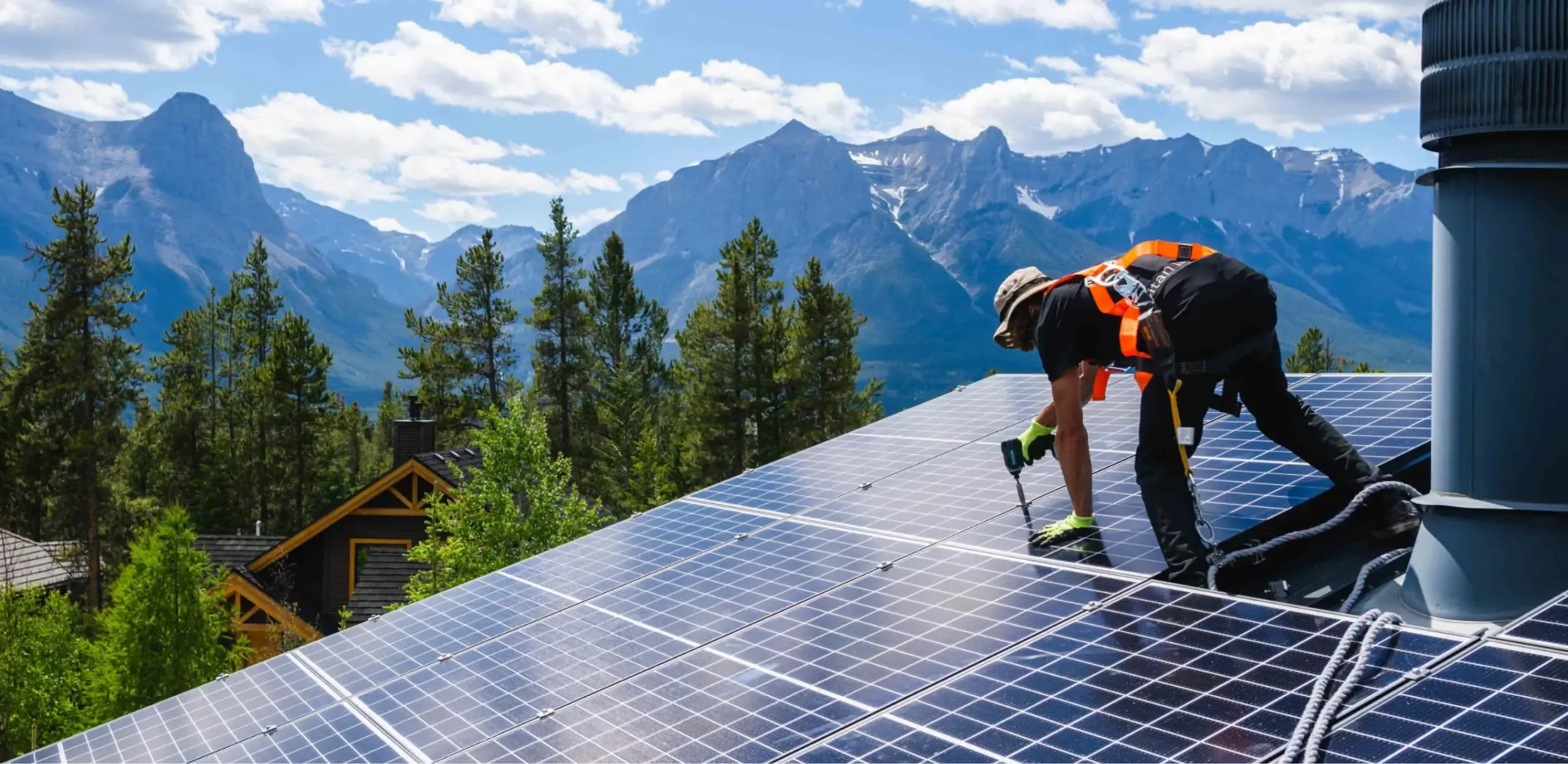 Instalación de paneles solares sobre techo